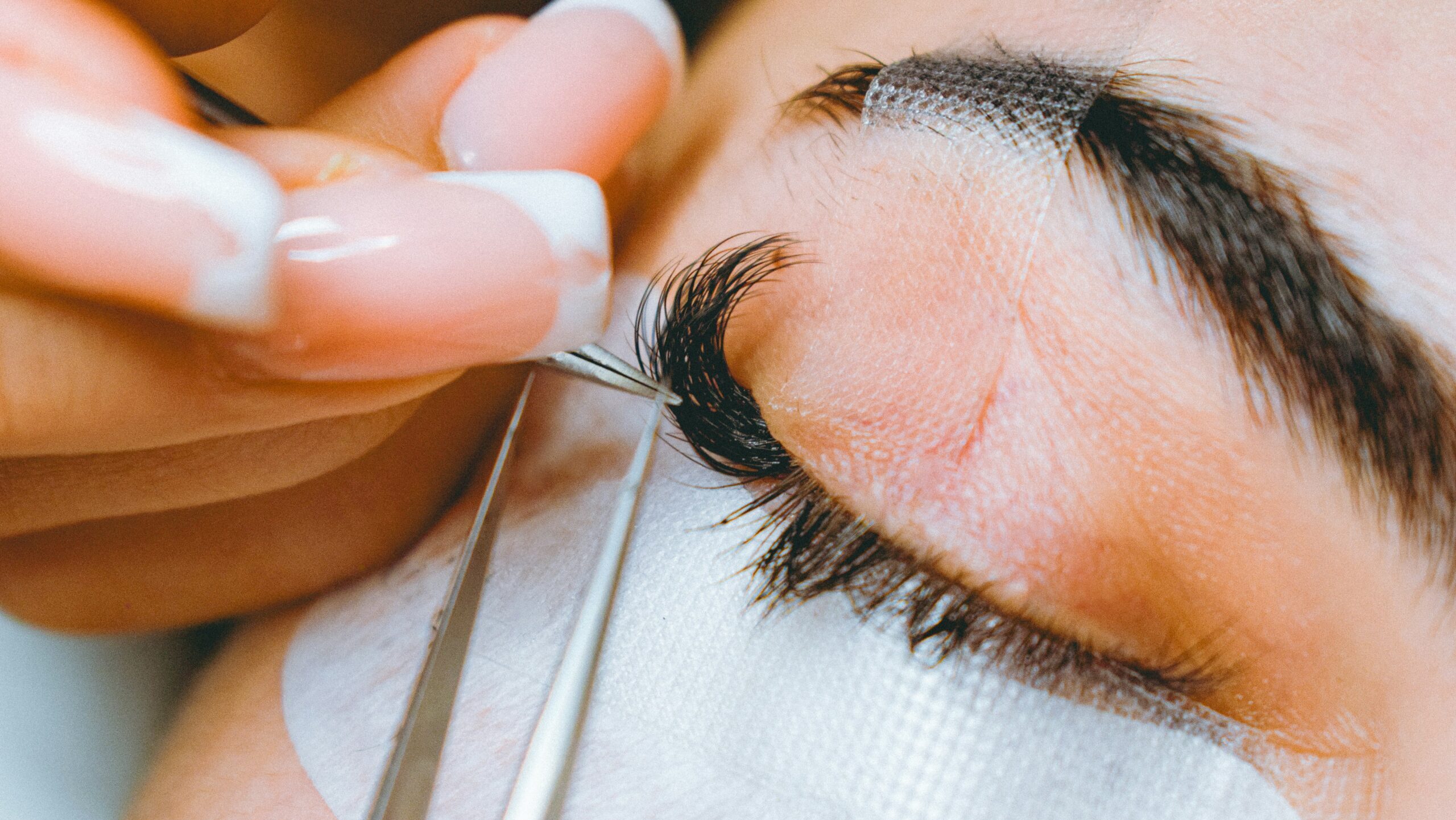 extensiones de pestañas pelo a pelo en Envigado spa cerca a mi The Lush Lounge Beauty Spa