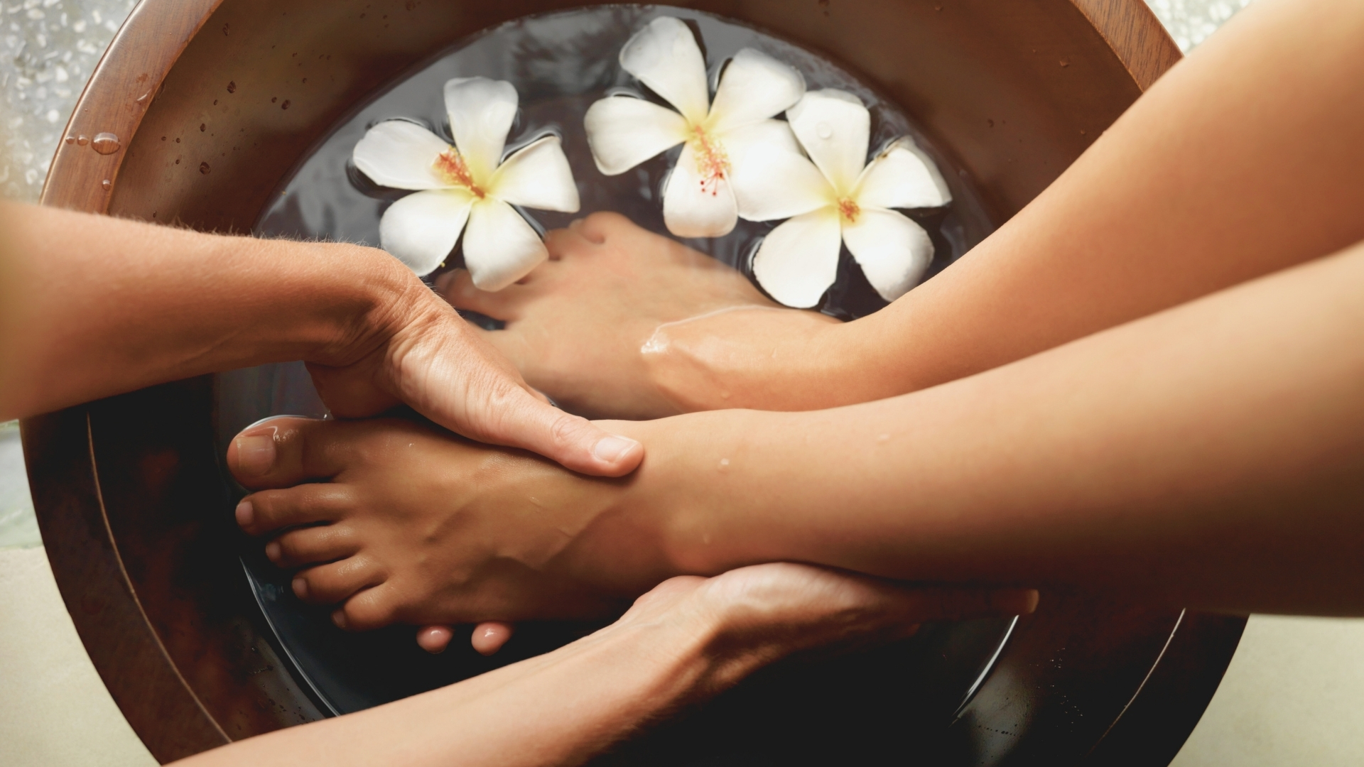 manicure y pedicure en Envigado realizado en spa profesional